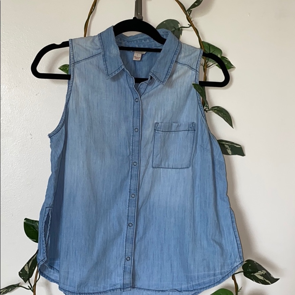 Blue sleeveless blue jean button down shirt!